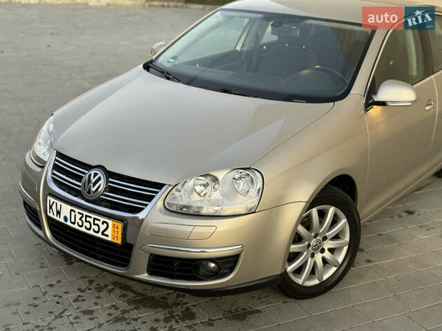 Бежевый Фольксваген Джетта, объемом двигателя 1.6 л и пробегом 188 тыс. км за 4950 $, фото 2 на Automoto.ua