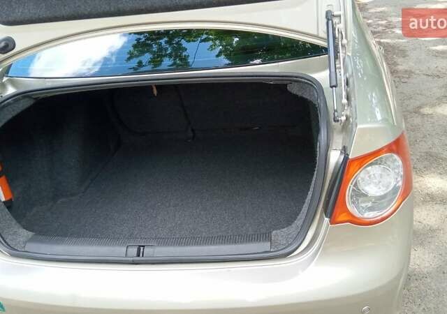 Бежевый Фольксваген Джетта, объемом двигателя 1.6 л и пробегом 70 тыс. км за 10000 $, фото 5 на Automoto.ua