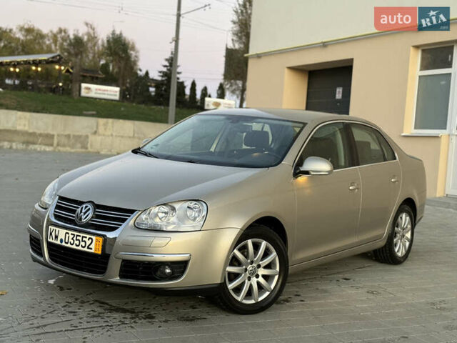 Бежевый Фольксваген Джетта, объемом двигателя 1.6 л и пробегом 188 тыс. км за 4950 $, фото 1 на Automoto.ua