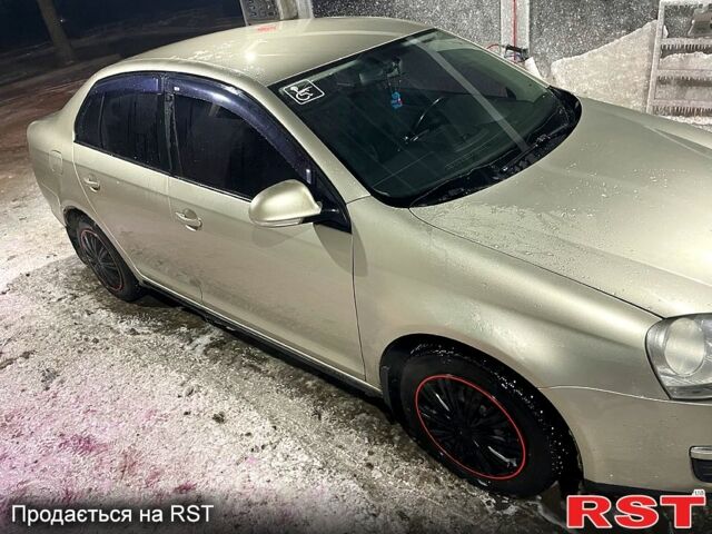 Бежевый Фольксваген Джетта, объемом двигателя 1.6 л и пробегом 280 тыс. км за 6800 $, фото 2 на Automoto.ua