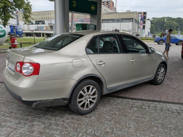 Бежевый Фольксваген Джетта, объемом двигателя 1.6 л и пробегом 164 тыс. км за 4700 $, фото 1 на Automoto.ua