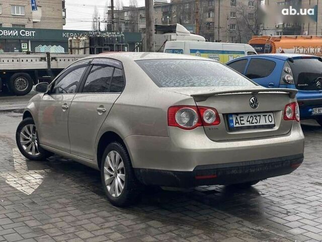 Бежевий Фольксваген Джетта, об'ємом двигуна 1.6 л та пробігом 257 тис. км за 6200 $, фото 5 на Automoto.ua