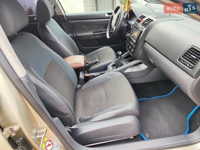 Бежевый Фольксваген Джетта, объемом двигателя 1.6 л и пробегом 238 тыс. км за 5100 $, фото 10 на Automoto.ua