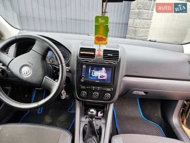 Бежевый Фольксваген Джетта, объемом двигателя 1.6 л и пробегом 238 тыс. км за 5100 $, фото 6 на Automoto.ua