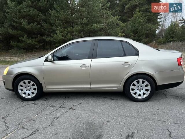 Бежевый Фольксваген Джетта, объемом двигателя 1.6 л и пробегом 249 тыс. км за 6299 $, фото 5 на Automoto.ua