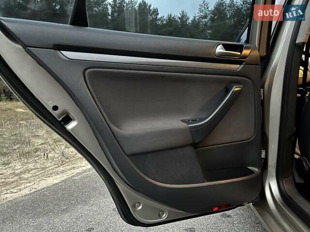 Бежевый Фольксваген Джетта, объемом двигателя 1.6 л и пробегом 249 тыс. км за 6299 $, фото 29 на Automoto.ua