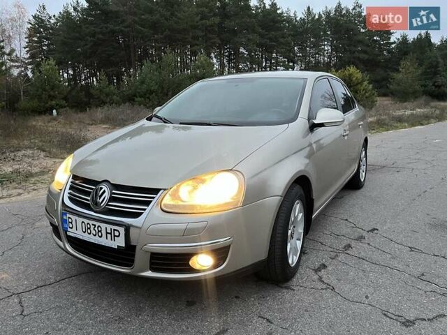Бежевый Фольксваген Джетта, объемом двигателя 1.6 л и пробегом 249 тыс. км за 6299 $, фото 2 на Automoto.ua