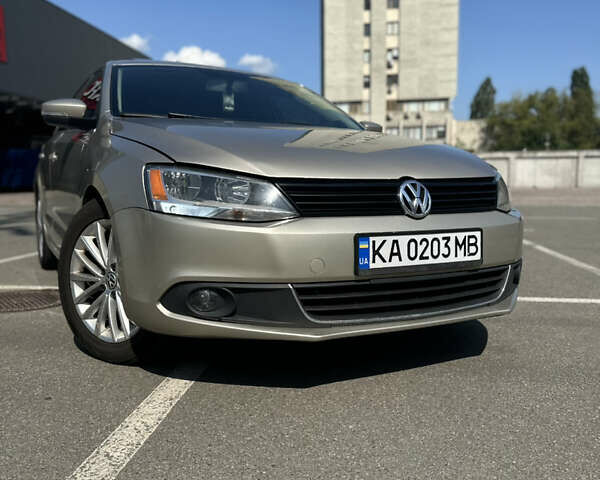 Бежевий Фольксваген Джетта, об'ємом двигуна 1.97 л та пробігом 273 тис. км за 10200 $, фото 1 на Automoto.ua