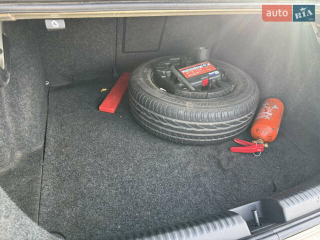 Бежевый Фольксваген Джетта, объемом двигателя 2.48 л и пробегом 289 тыс. км за 7999 $, фото 22 на Automoto.ua