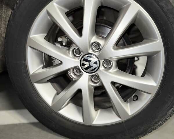 Бежевий Фольксваген Джетта, об'ємом двигуна 2.48 л та пробігом 229 тис. км за 8700 $, фото 32 на Automoto.ua