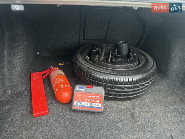 Бежевий Фольксваген Джетта, об'ємом двигуна 2.5 л та пробігом 282 тис. км за 7400 $, фото 23 на Automoto.ua