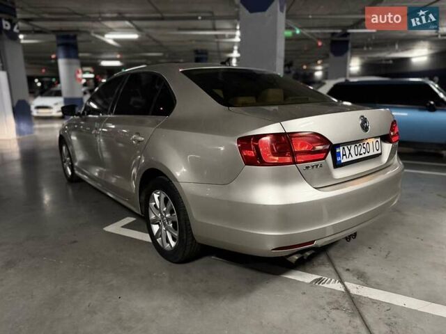 Бежевий Фольксваген Джетта, об'ємом двигуна 2.48 л та пробігом 229 тис. км за 8700 $, фото 5 на Automoto.ua