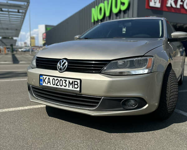 Бежевий Фольксваген Джетта, об'ємом двигуна 1.97 л та пробігом 273 тис. км за 10200 $, фото 2 на Automoto.ua