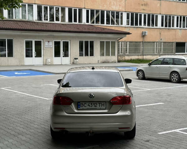 Бежевий Фольксваген Джетта, об'ємом двигуна 1.97 л та пробігом 220 тис. км за 8999 $, фото 3 на Automoto.ua