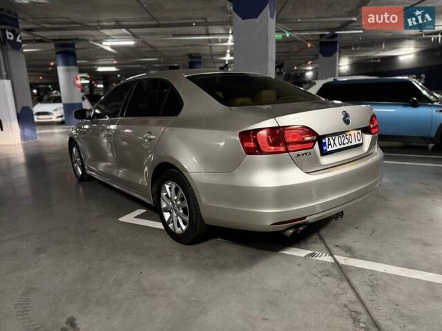 Бежевий Фольксваген Джетта, об'ємом двигуна 2.48 л та пробігом 229 тис. км за 8700 $, фото 6 на Automoto.ua