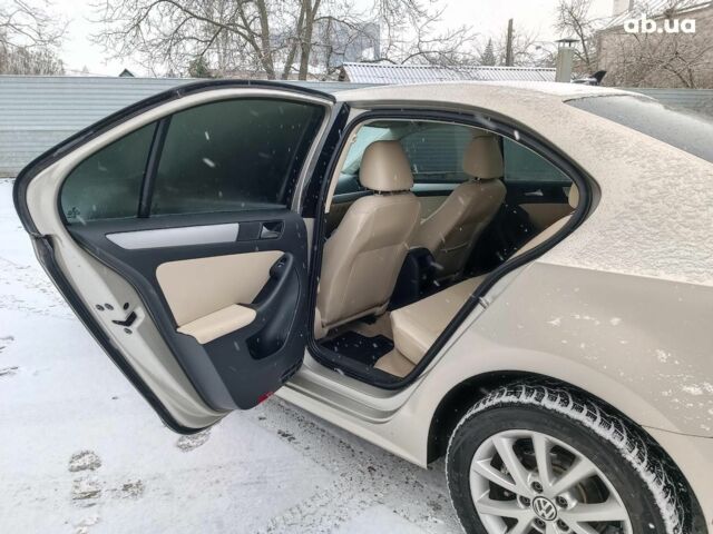 Бежевий Фольксваген Джетта, об'ємом двигуна 2.5 л та пробігом 229 тис. км за 8990 $, фото 12 на Automoto.ua