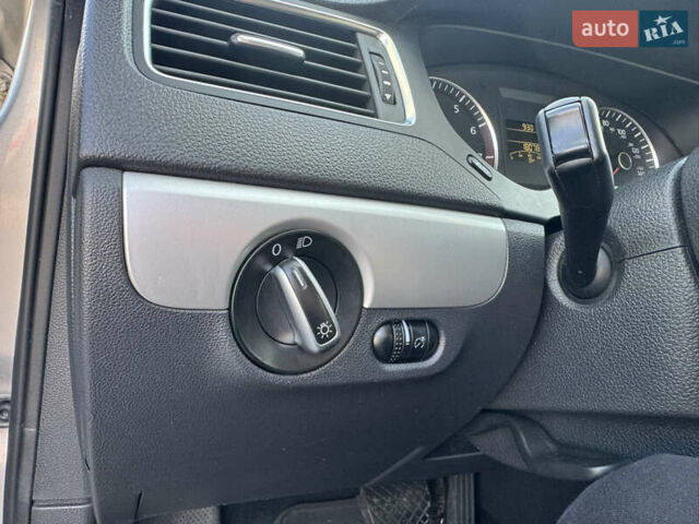 Бежевый Фольксваген Джетта, объемом двигателя 2.48 л и пробегом 289 тыс. км за 7999 $, фото 31 на Automoto.ua