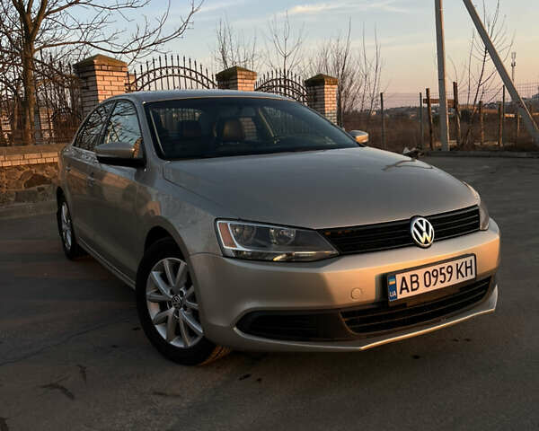 Бежевий Фольксваген Джетта, об'ємом двигуна 2.5 л та пробігом 250 тис. км за 8000 $, фото 2 на Automoto.ua