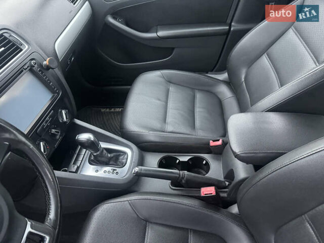 Бежевий Фольксваген Джетта, об'ємом двигуна 2.5 л та пробігом 282 тис. км за 7400 $, фото 37 на Automoto.ua