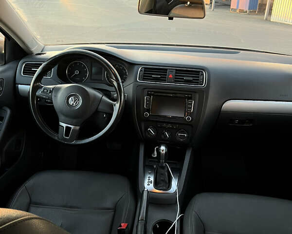 Бежевий Фольксваген Джетта, об'ємом двигуна 2.5 л та пробігом 250 тис. км за 8000 $, фото 10 на Automoto.ua