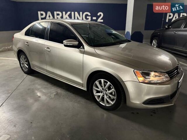 Бежевий Фольксваген Джетта, об'ємом двигуна 2.48 л та пробігом 229 тис. км за 8700 $, фото 10 на Automoto.ua