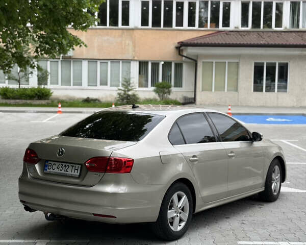 Бежевий Фольксваген Джетта, об'ємом двигуна 1.97 л та пробігом 220 тис. км за 8999 $, фото 2 на Automoto.ua