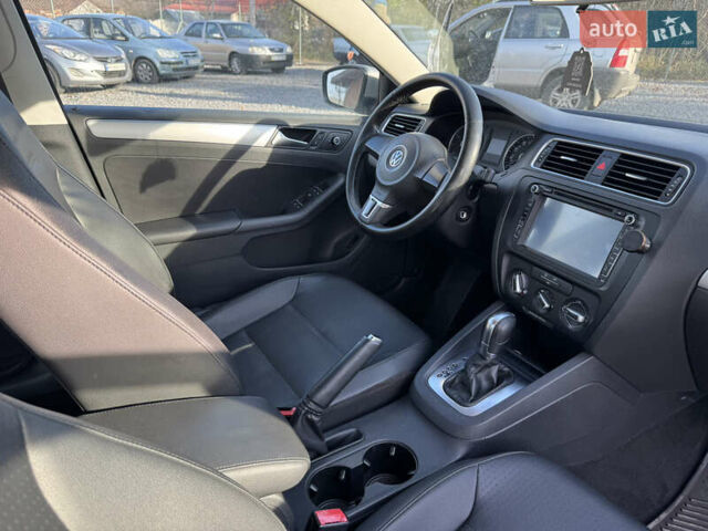 Бежевый Фольксваген Джетта, объемом двигателя 2.48 л и пробегом 289 тыс. км за 7999 $, фото 27 на Automoto.ua