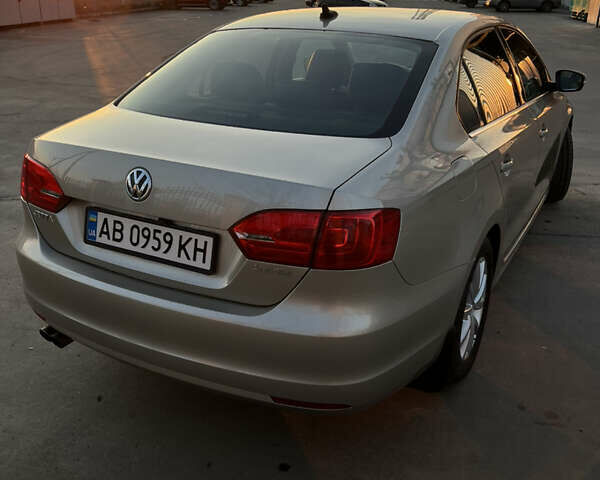 Бежевий Фольксваген Джетта, об'ємом двигуна 2.5 л та пробігом 250 тис. км за 8000 $, фото 5 на Automoto.ua