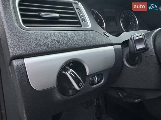 Бежевий Фольксваген Джетта, об'ємом двигуна 2.5 л та пробігом 282 тис. км за 7400 $, фото 35 на Automoto.ua