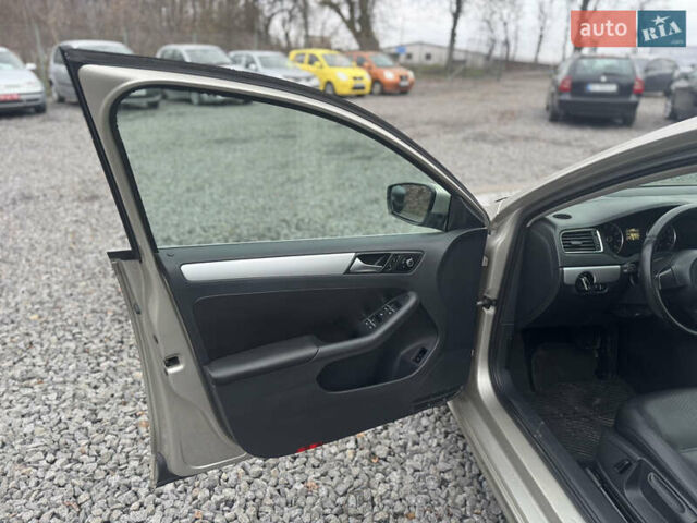 Бежевый Фольксваген Джетта, объемом двигателя 2.48 л и пробегом 289 тыс. км за 7299 $, фото 33 на Automoto.ua