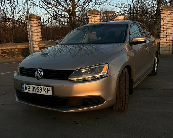Бежевий Фольксваген Джетта, об'ємом двигуна 2.5 л та пробігом 250 тис. км за 8000 $, фото 1 на Automoto.ua