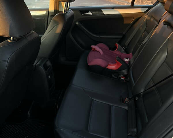 Бежевий Фольксваген Джетта, об'ємом двигуна 2.5 л та пробігом 250 тис. км за 8000 $, фото 7 на Automoto.ua