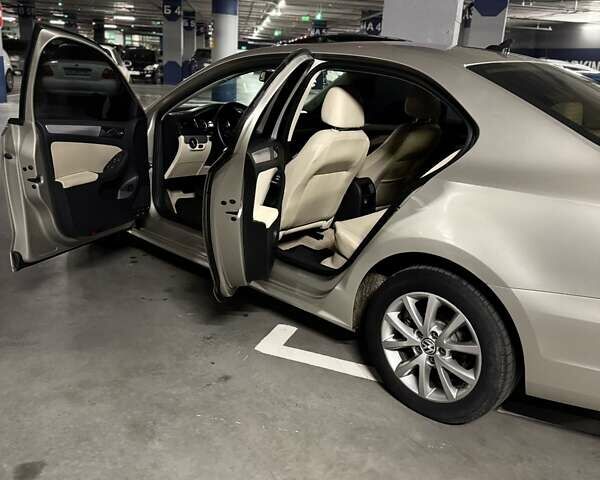 Бежевий Фольксваген Джетта, об'ємом двигуна 2.48 л та пробігом 229 тис. км за 8700 $, фото 13 на Automoto.ua