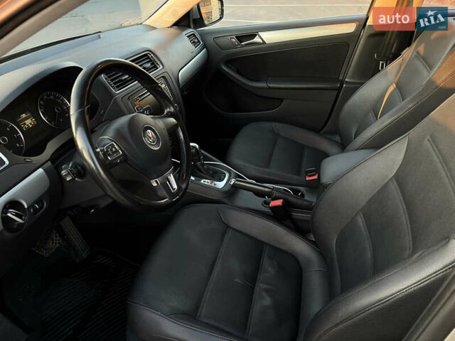 Бежевий Фольксваген Джетта, об'ємом двигуна 2.5 л та пробігом 250 тис. км за 8000 $, фото 9 на Automoto.ua