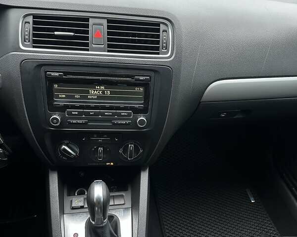 Бежевый Фольксваген Джетта, объемом двигателя 2.5 л и пробегом 224 тыс. км за 8600 $, фото 2 на Automoto.ua