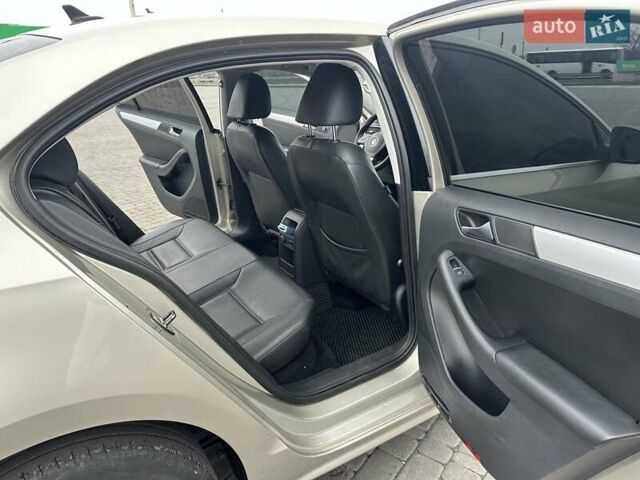 Бежевый Фольксваген Джетта, объемом двигателя 2.5 л и пробегом 224 тыс. км за 8600 $, фото 13 на Automoto.ua