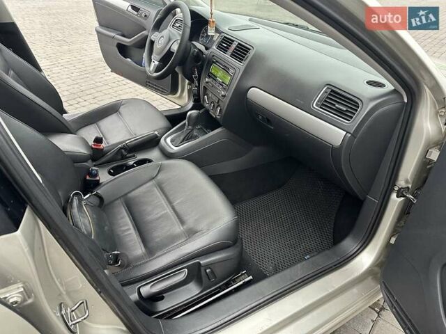 Бежевый Фольксваген Джетта, объемом двигателя 2.5 л и пробегом 224 тыс. км за 8600 $, фото 12 на Automoto.ua