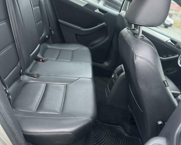 Бежевый Фольксваген Джетта, объемом двигателя 2.48 л и пробегом 289 тыс. км за 7299 $, фото 39 на Automoto.ua