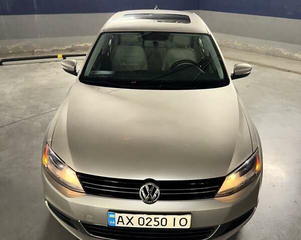 Бежевий Фольксваген Джетта, об'ємом двигуна 2.48 л та пробігом 229 тис. км за 8700 $, фото 1 на Automoto.ua