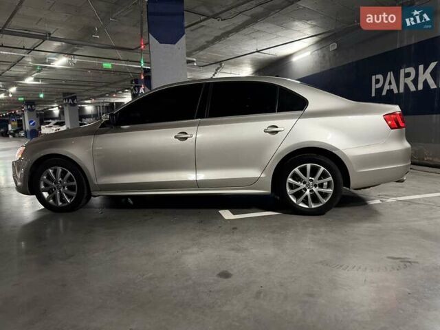 Бежевий Фольксваген Джетта, об'ємом двигуна 2.48 л та пробігом 229 тис. км за 8700 $, фото 4 на Automoto.ua