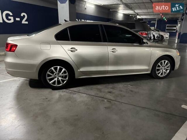 Бежевий Фольксваген Джетта, об'ємом двигуна 2.48 л та пробігом 229 тис. км за 8700 $, фото 7 на Automoto.ua