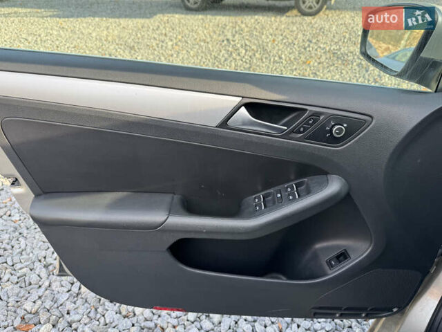 Бежевый Фольксваген Джетта, объемом двигателя 2.48 л и пробегом 289 тыс. км за 7999 $, фото 30 на Automoto.ua