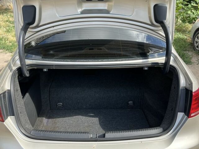 Бежевый Фольксваген Джетта, объемом двигателя 1.4 л и пробегом 235 тыс. км за 7000 $, фото 5 на Automoto.ua