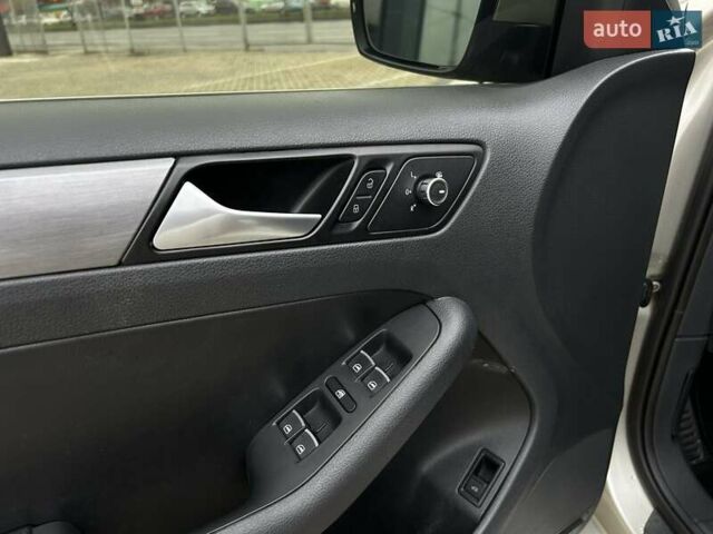 Бежевый Фольксваген Джетта, объемом двигателя 1.97 л и пробегом 184 тыс. км за 8900 $, фото 19 на Automoto.ua