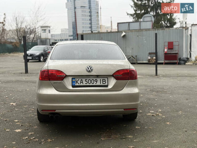Бежевый Фольксваген Джетта, объемом двигателя 1.97 л и пробегом 238 тыс. км за 8800 $, фото 5 на Automoto.ua