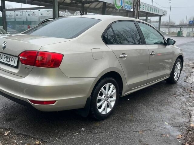 Фольксваген Джетта 2013 в Киеве на Automoto.ua Бежевый Фольксваген Джетта, объемом двигателя 1.4 л и пробегом 221 тыс. км за 7000 $, фото 3 на Automoto.ua