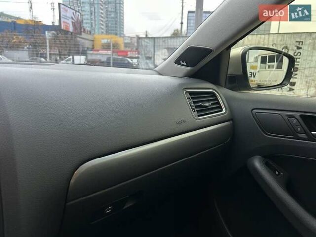 Бежевый Фольксваген Джетта, объемом двигателя 1.97 л и пробегом 184 тыс. км за 8900 $, фото 21 на Automoto.ua