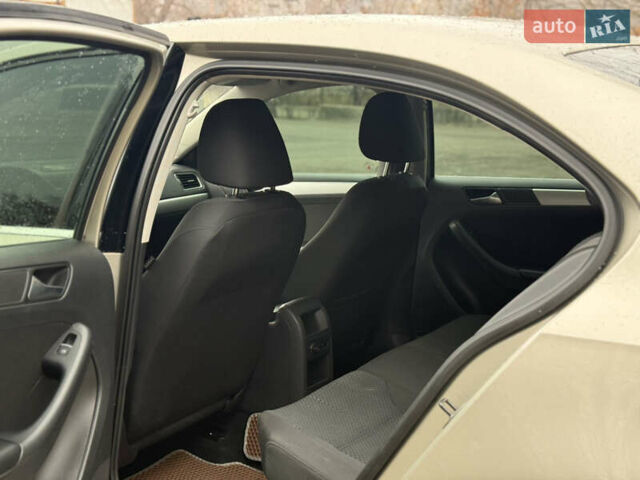 Бежевый Фольксваген Джетта, объемом двигателя 1.97 л и пробегом 238 тыс. км за 8800 $, фото 9 на Automoto.ua