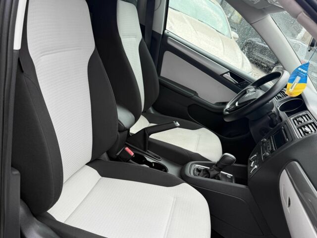 Бежевый Фольксваген Джетта, объемом двигателя 1.8 л и пробегом 204 тыс. км за 8900 $, фото 2 на Automoto.ua