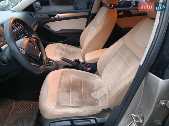 Бежевий Фольксваген Джетта, об'ємом двигуна 1.8 л та пробігом 163 тис. км за 9990 $, фото 19 на Automoto.ua